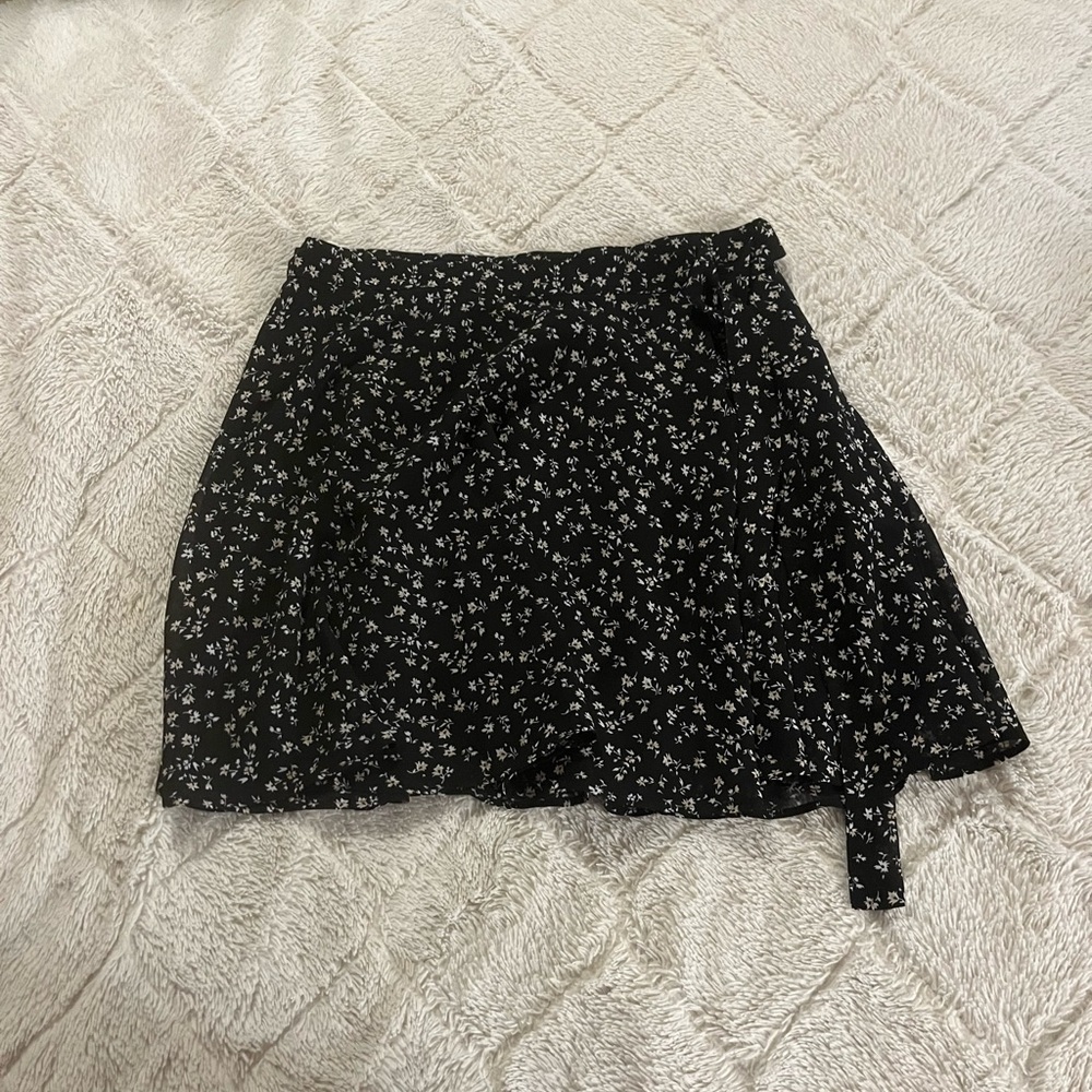 Black Forever 21 Floral Tie Wrap Skirt